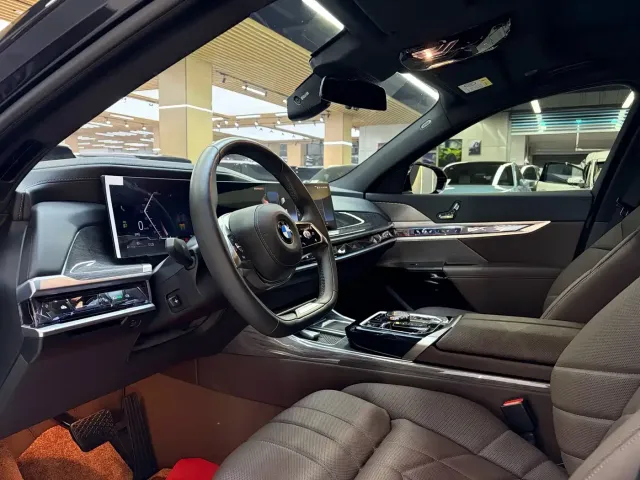 BMW BMW 7 Series 2023 Model 740Li Premium Luxury Package — Фото автомобиля 14