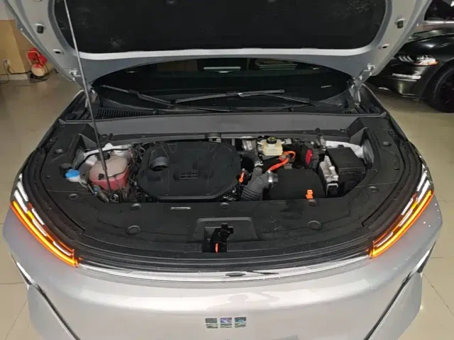 Geely Galaxy Starship 7 EM-i — Фото автомобиля 19
