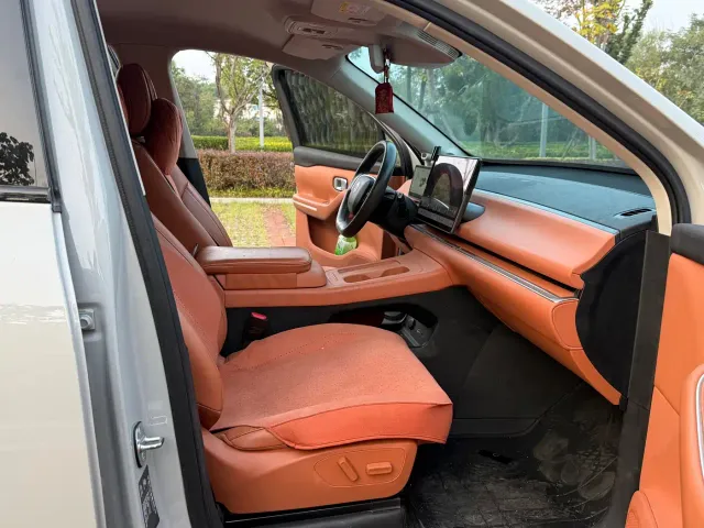 Leapmotor C10 — Фото автомобиля 8