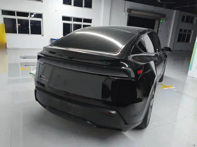 Tesla Model Y — Фото автомобиля 6