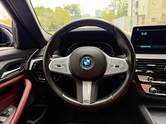 BMW 5 Series — Фото автомобиля 11