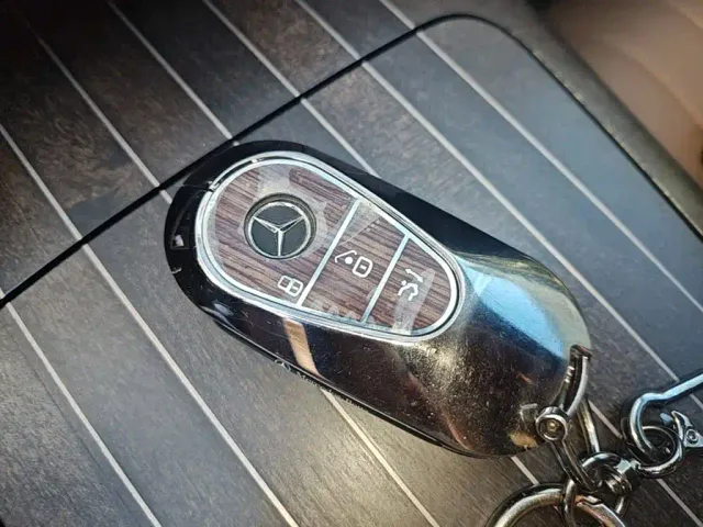 Mercedes-Benz E-Class — Фото автомобиля 12