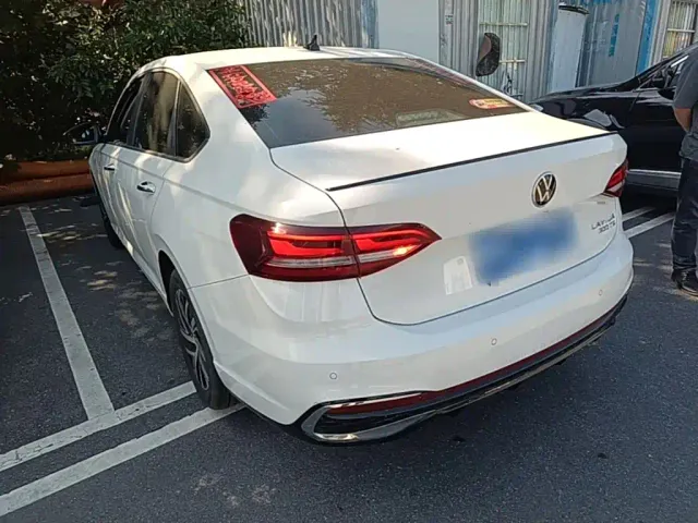 Volkswagen Lavida — Фото автомобиля 4