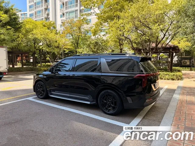 Kia Carnival Generation 4 — Фото автомобиля 2