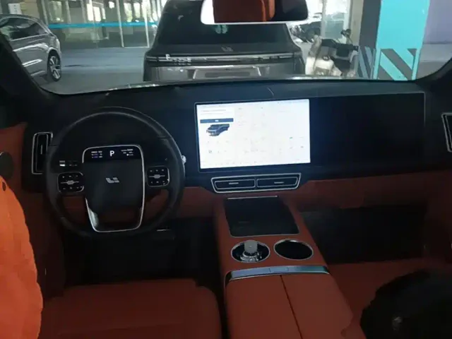 Li Auto L8 — Фото автомобиля 9