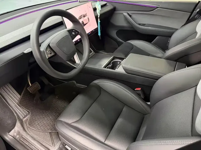Tesla Model Y — Фото автомобиля 11