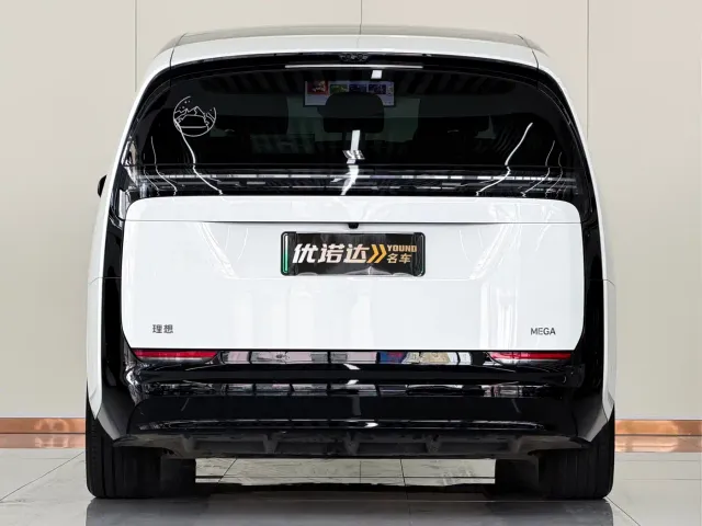 Li Auto MEGA — Фото автомобиля 3