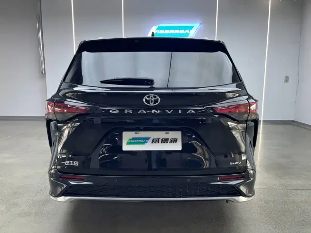 Toyota Granvia — Фото автомобиля 6