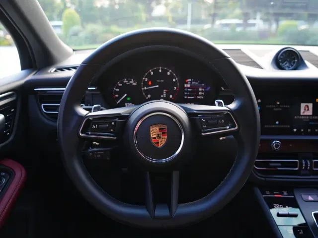 Porsche Macan — Фото автомобиля 10
