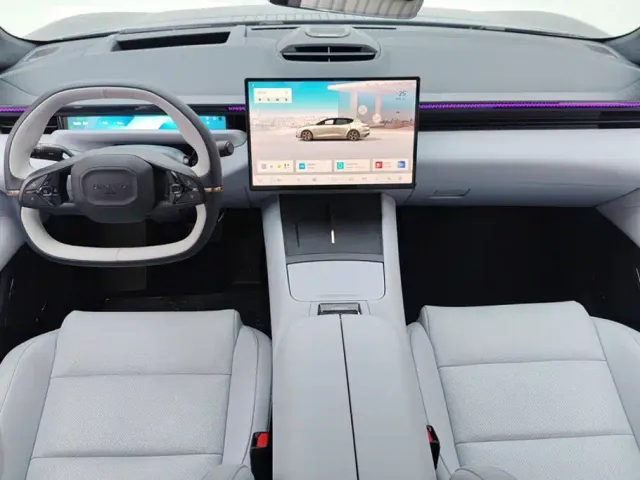 Lynk & Co Z10 — Фото автомобиля 12