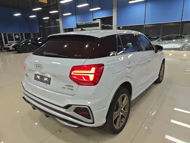 Audi Q2L — Фото автомобиля 5