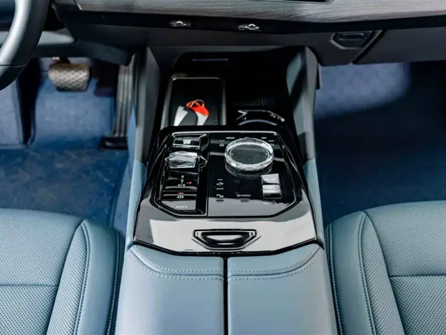 BMW 5 Series — Фото автомобиля 15