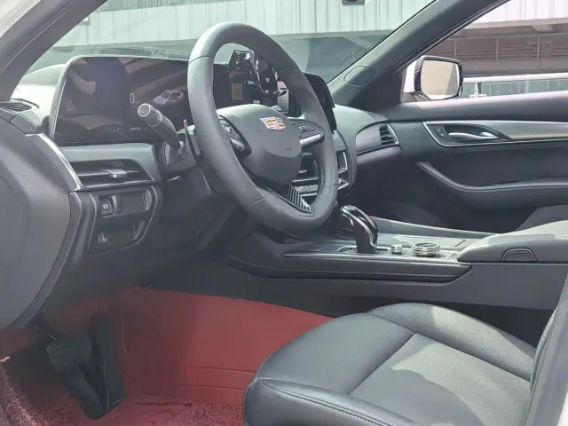 Cadillac CT5 — Фото автомобиля 9