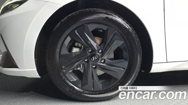 Hyundai Avante CN7 — Фото автомобиля 5
