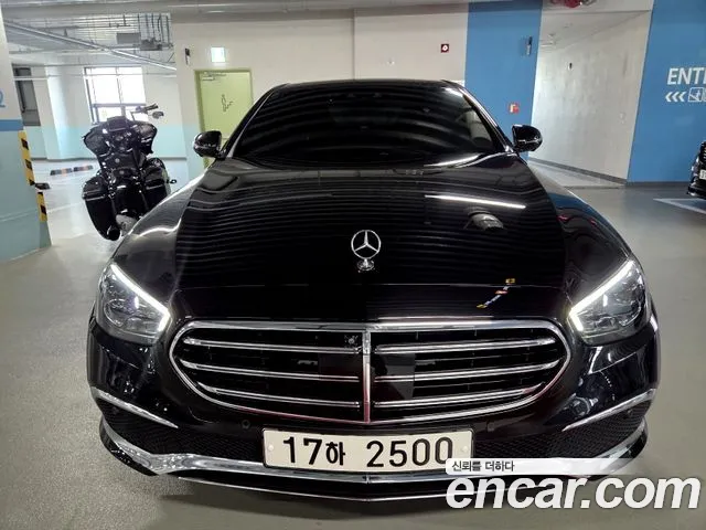 Фотография автомобиля — Mercedes-Benz E-Class