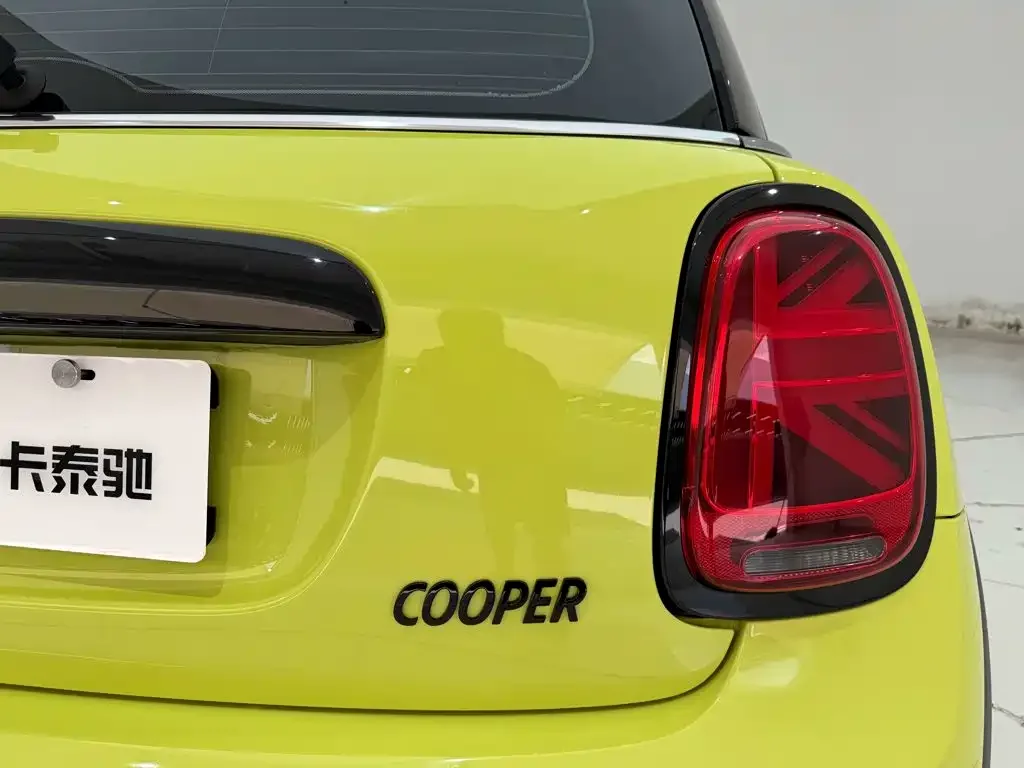 MINI MINI 2023 1.5T COOPER Artist — Фото автомобиля 10