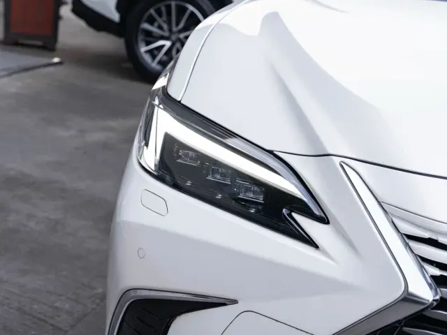 Lexus ES — Фото автомобиля 6
