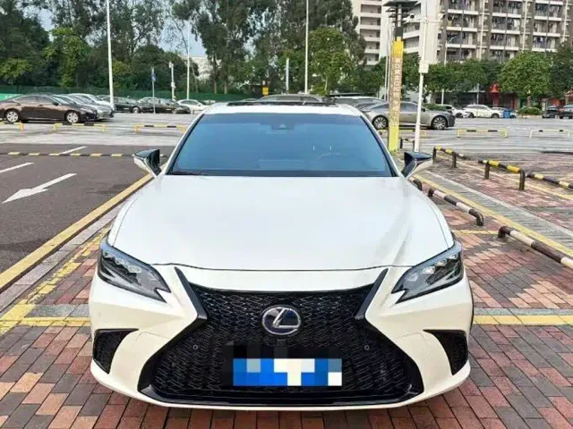 Lexus ES — Фото автомобиля 2