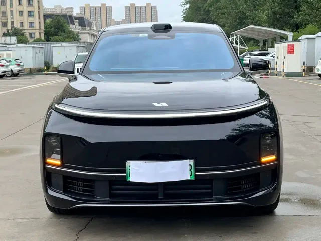Li Auto L9 — Фото автомобиля 2