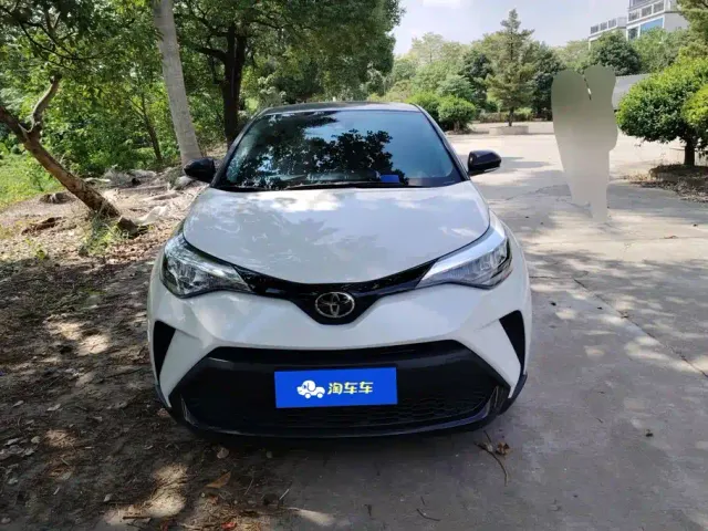 Toyota C-HR — Фото автомобиля 2
