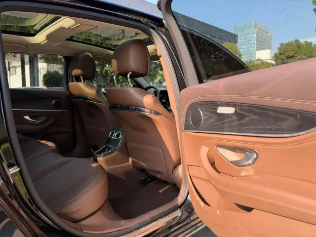 Mercedes-Benz E-Class — Фото автомобиля 11