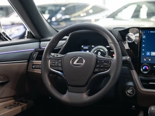 Lexus ES — Фото автомобиля 14