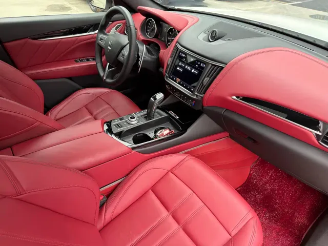 Maserati Levante — Фото автомобиля 14