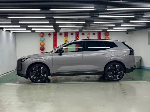 Volvo XC70 Plug-in Hybrid — Фото автомобиля 4