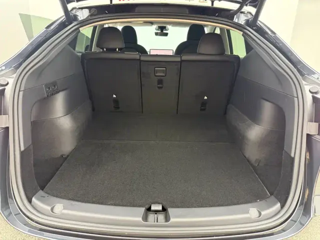 Tesla Model Y — Фото автомобиля 6