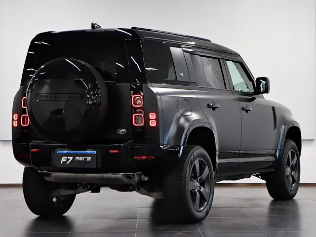 Land Rover Defender — Фото автомобиля 6