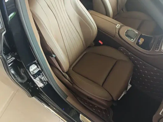 Mercedes-Benz E-Class — Фото автомобиля 24
