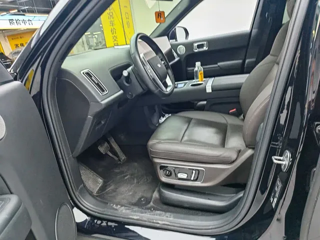 Li Auto L8 — Фото автомобиля 10