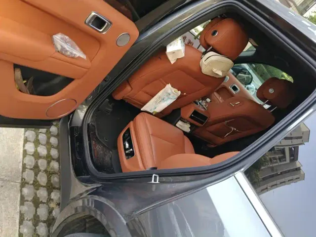 Li Auto L8 — Фото автомобиля 11