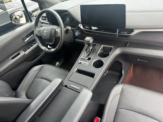 Toyota Sienna — Фото автомобиля 12