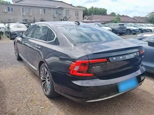 Volvo S90 — Фото автомобиля 4