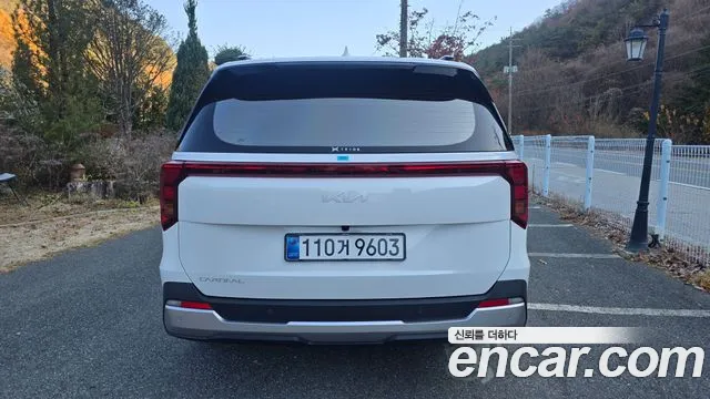 Kia Carnival Generation 4 — Фото автомобиля 2