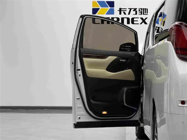 Toyota Alphard — Фото автомобиля 7