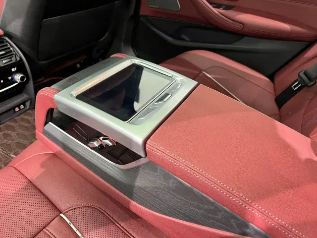BMW 5 Series — Фото автомобиля 14