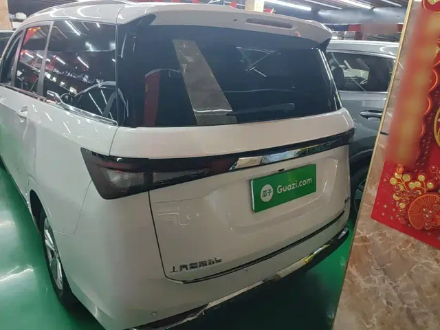 Wuling Jiachen — Фото автомобиля 5