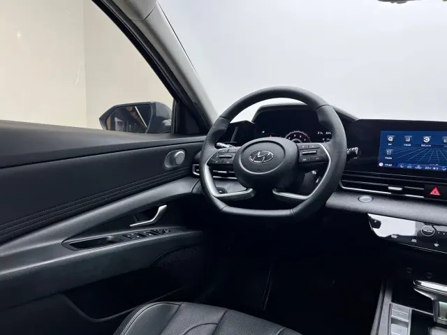 Hyundai Elantra — Фото автомобиля 14