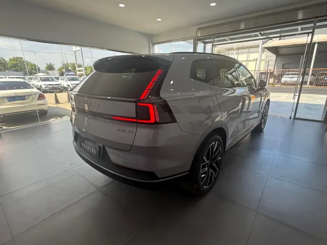 Volvo XC70 Plug-in Hybrid — Фото автомобиля 10