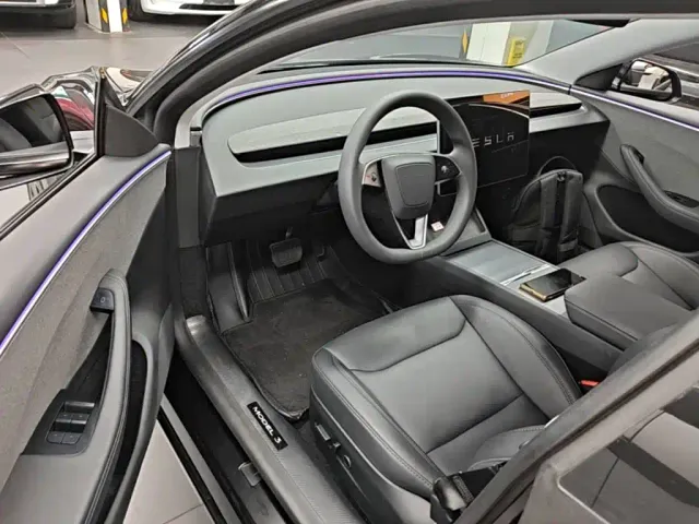 Tesla Model 3 — Фото автомобиля 15