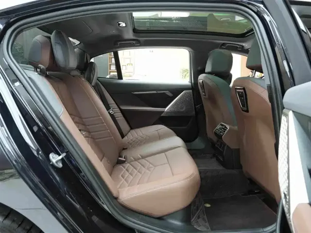 BMW 5 Series — Фото автомобиля 13