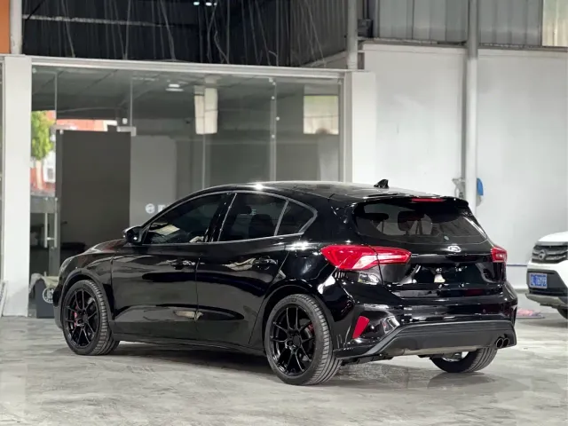 Ford Focus — Фото автомобиля 11