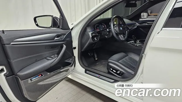 BMW 5 Series G30 — Фото автомобиля 15