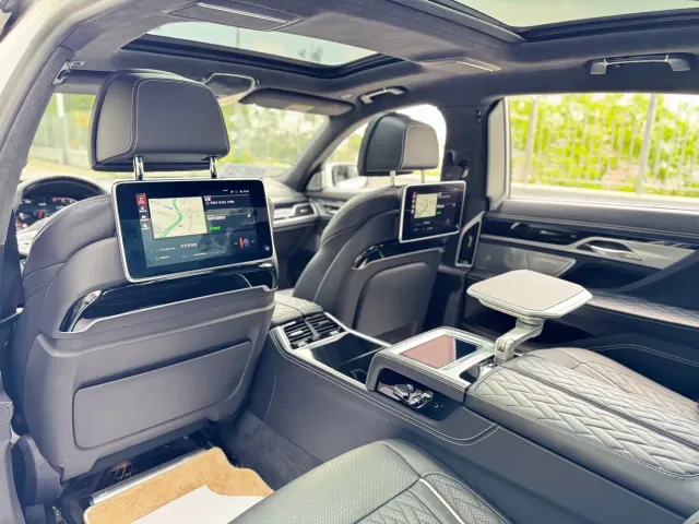 BMW 7 Series — Фото автомобиля 14