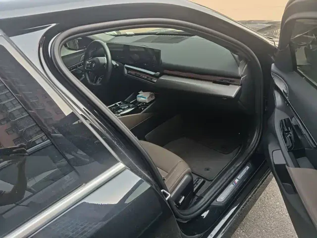BMW 5 Series — Фото автомобиля 8