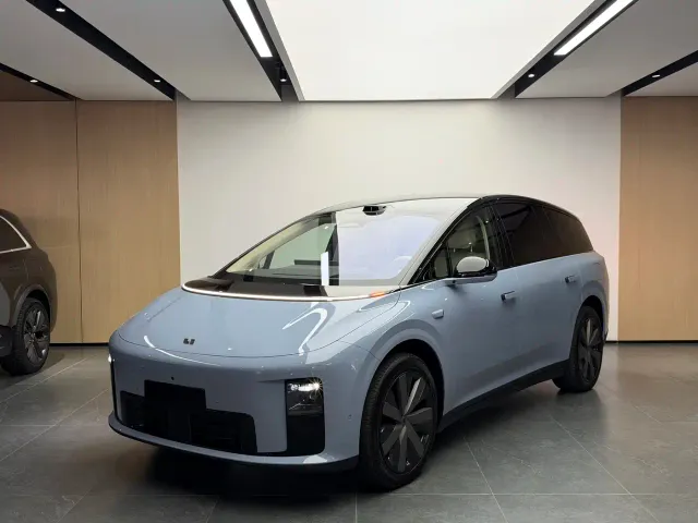 Фотография автомобиля — Li Auto i8