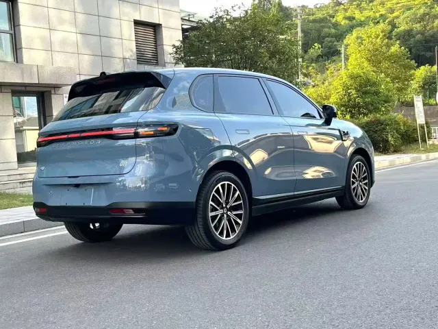 Leapmotor B10 — Фото автомобиля 7