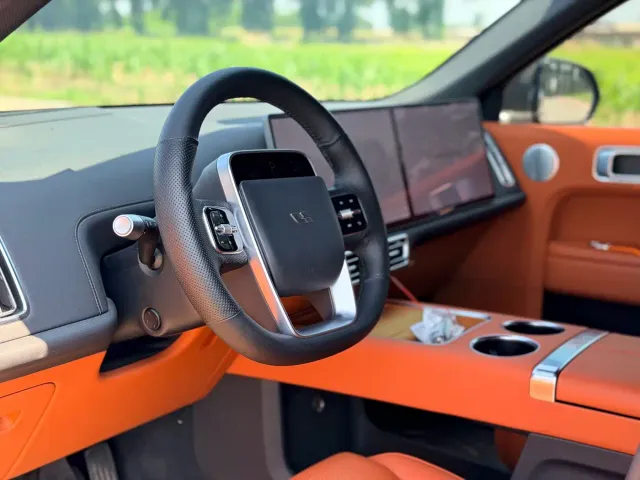 Li Auto L8 — Фото автомобиля 7